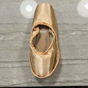 C Pro 90 Freed Pointe Shoe 7 No c hard